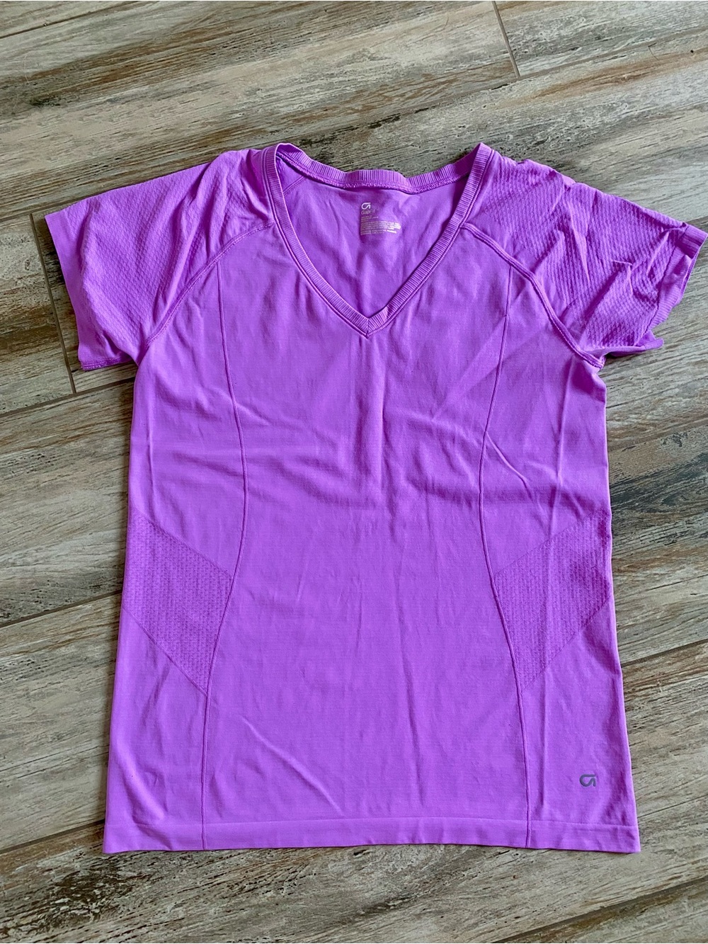 GAP Women's Short Sleeve V-Neck Tee - Purple/Pink